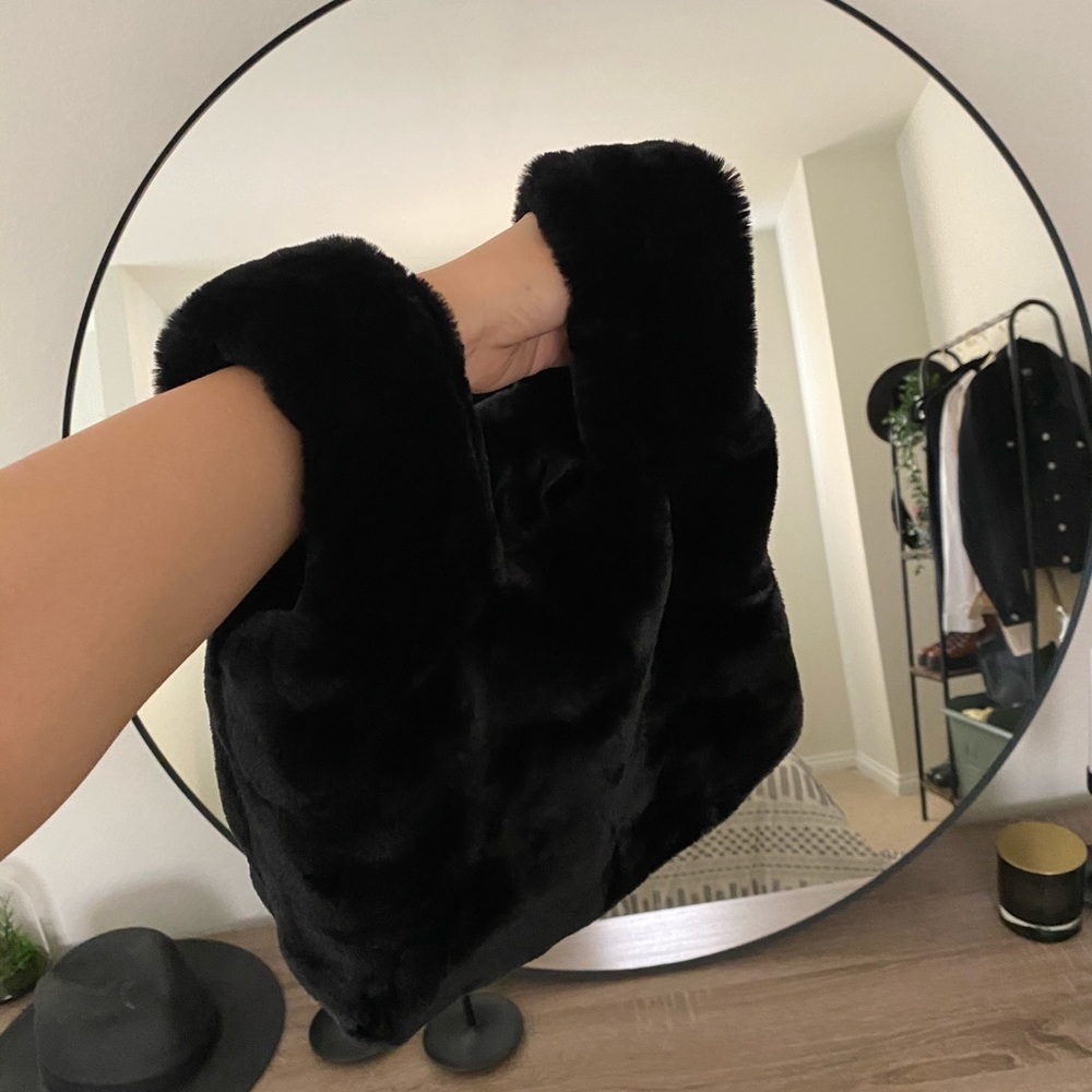 FAUX FUR | black tote